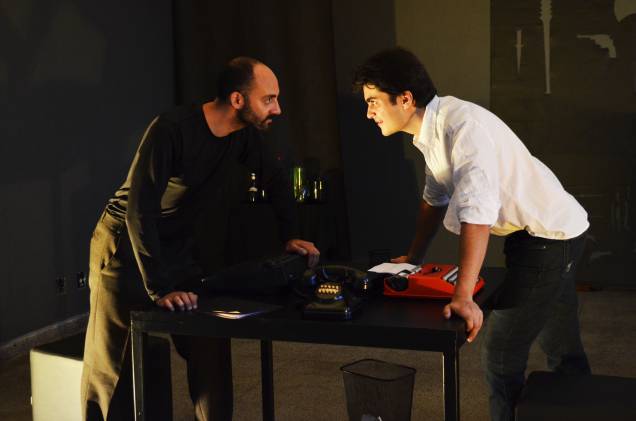 Jorge Minicelli e André Magalhães em cena: peça de Ira Levin é montada pela primeira vez no Brasil