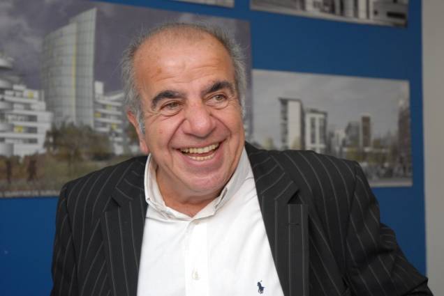 O arquiteto Roland Castro é um dos entrevistados em Reidy, a Construção da Utopia: documentário dirigido por Ana Maria Magalhães O arquiteto Roland Castro é um dos entrevistados em Reidy, a Construção da Utopia: documentário dirigido por Ana Maria Magalhães