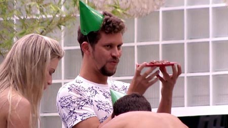 aslan-ganha-festa-surpresa-no-bbb13-size-598