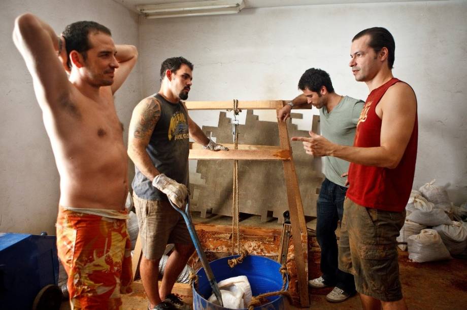 Assalto ao Banco Central: drama policial tenta reproduzir o mais notório e milionário roubo a um banco no Brasil Assalto ao Banco Central: drama policial tenta reproduzir o mais notório e milionário roubo a um banco no Brasil