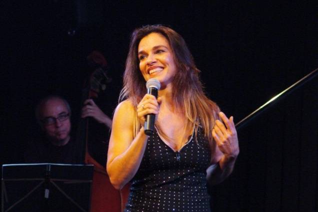 A atriz Mara Carvalho faz o stand-up Ator Mentada