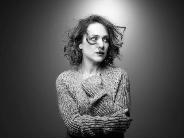 Gabriela Duarte: a instável Karin no espetáculo “Através de um Espelho” Gabriela Duarte: a instável Karin no espetáculo “Através de um Espelho”