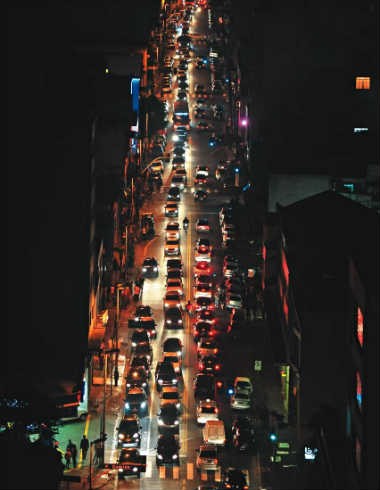 Muvuca à meia-noite: quase sempre o congestionamento afeta a Avenida Paulista