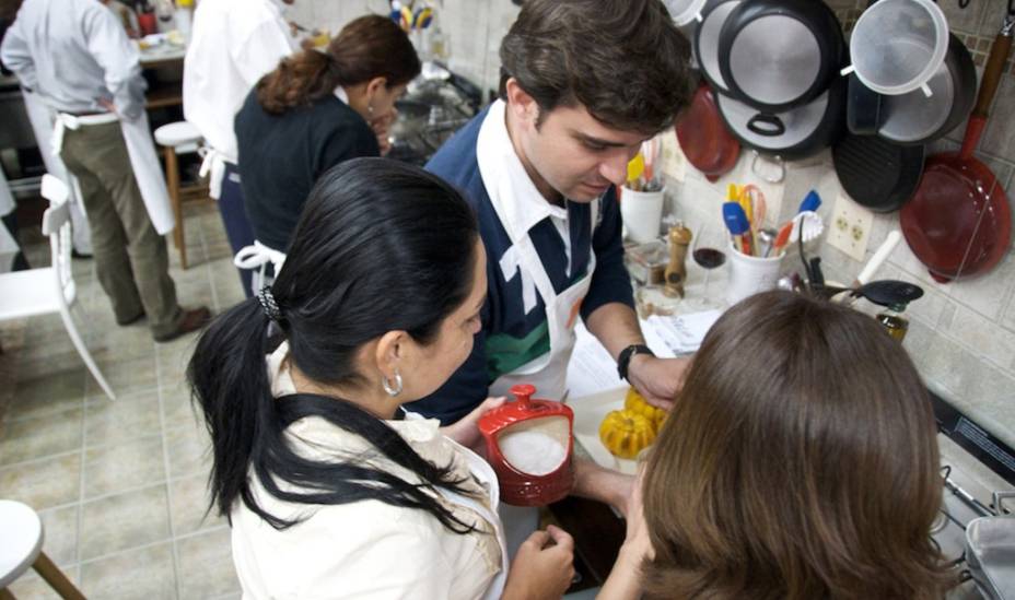 Aula de culinária no Atelier Gourmand, na Rua Bela Cintra