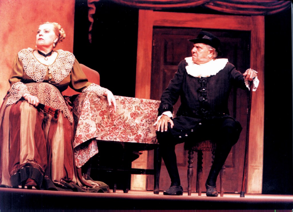 Comédia no palco: Dória e Jaqueline Laurence na peça "O Avarento", em 2003 (Foto: Divulgação)