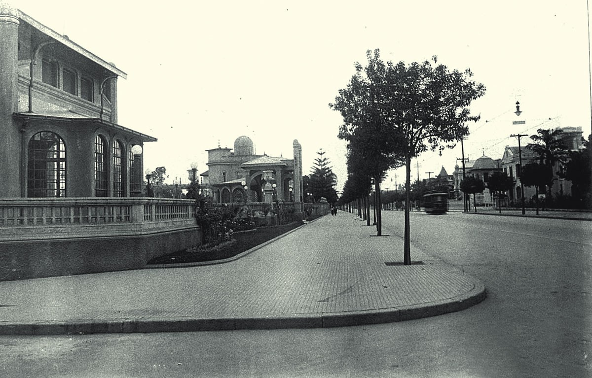 Avenida Paulista em 1916: trecho entre as ruas Peixoto Gomide e Pamplona.