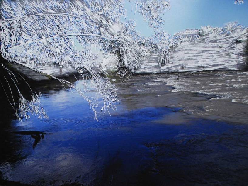 Azul, 90x120: artista faz intervenções em fotografia