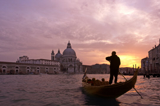 b_venice_grand_canal_istock_000003418942small