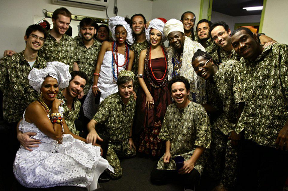 Guga Stroeter e Orquestra HB se apresentam com Carol Bezerra e Aloísio Menezes