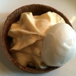 Torta de doce de leite com sorvete de queijo branco