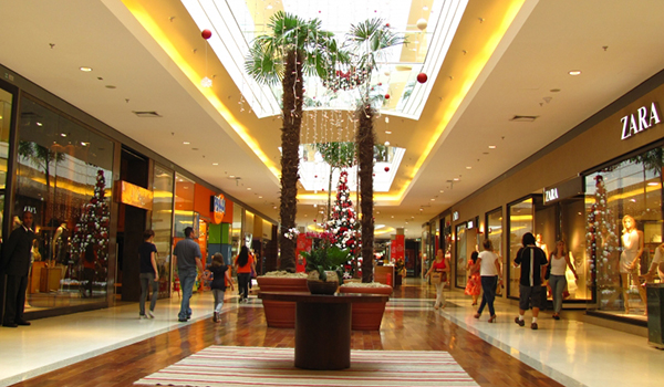 Pai é ‘convidado a se retirar’ de fraldário de shopping e mãe protesta sobre caso na web