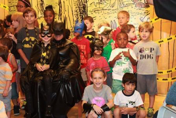 Homem que se vestia de Batman para visitar crianças doentes morre em acidente de carro