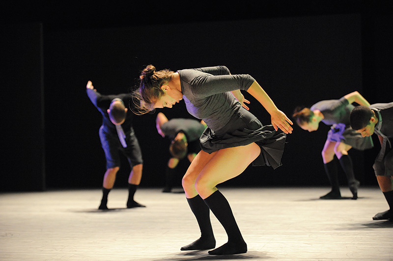 O elenco da Batsheva Dance Company, de Israel, em Deca Dance: apresentação de graça