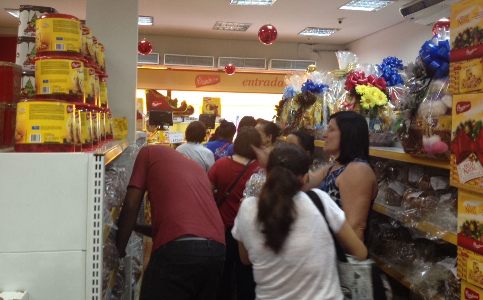Outlet de Natal: lojas de fábrica vendem panetone mais barato | VEJA SÃO  PAULO