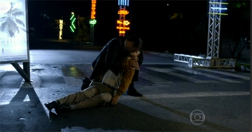 Em tom de brincadeira, ‘A Grande Família’ exibe beijo gay