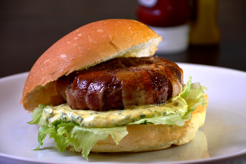 Best Burger & Co: alguns hambúrgueres levam nomes de motocicletas como Vespa e Lambreta
