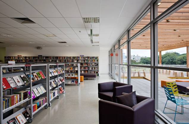 A Biblioteca de São Paulo tem 11 306 títulos infantis, entre livros e DVDs