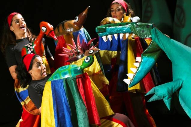 Espetáculo ocorre ao som de maracatu, baião e bossa nova Espetáculo ocorre ao som de maracatu, baião e bossa nova