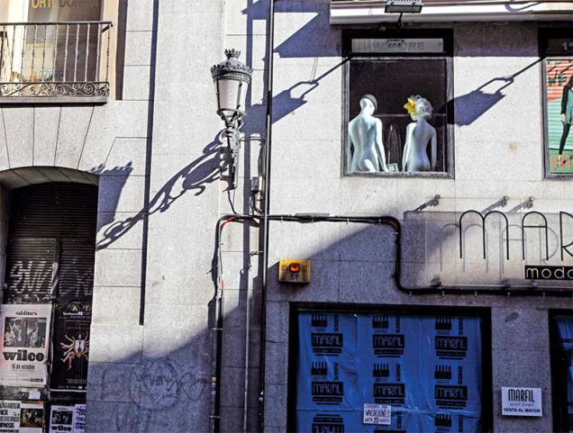 Manequins em uma loja de Madri, na Espanha: quarenta imagens estão na individual