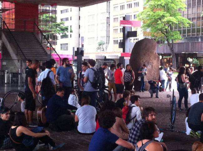 david bowie flash mob masp
