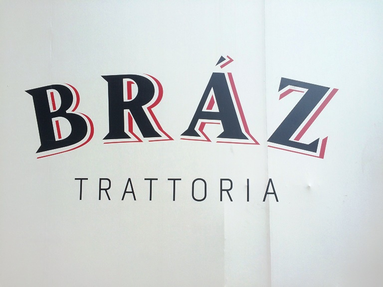 Logomarca do novo restaurante italiano: usada no tapume que protege a fachada (Foto: Arnaldo Lorençato)