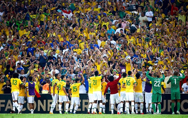 brasil-jogadores-torcida