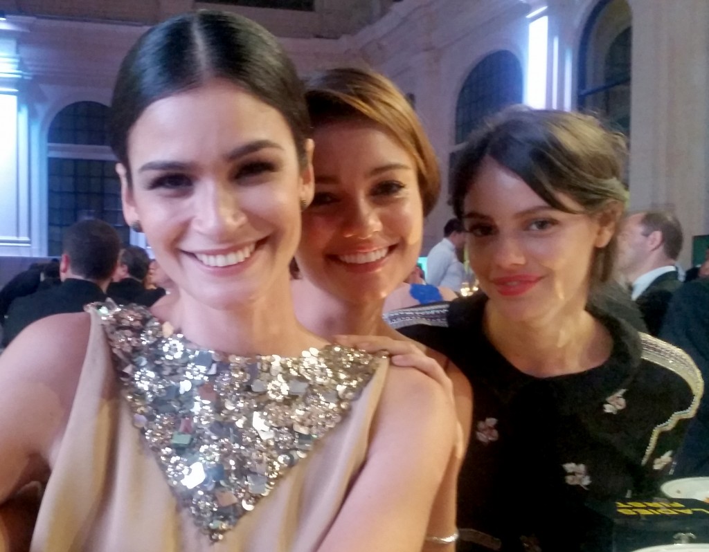 Carol RIbeiro, Sophie Charlotte e Laura Neiva: dress code Chanel para as três (Foto: Tatiana Izquierdo)