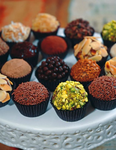 As estrelas da vitrine: 61 sabores de brigadeiro