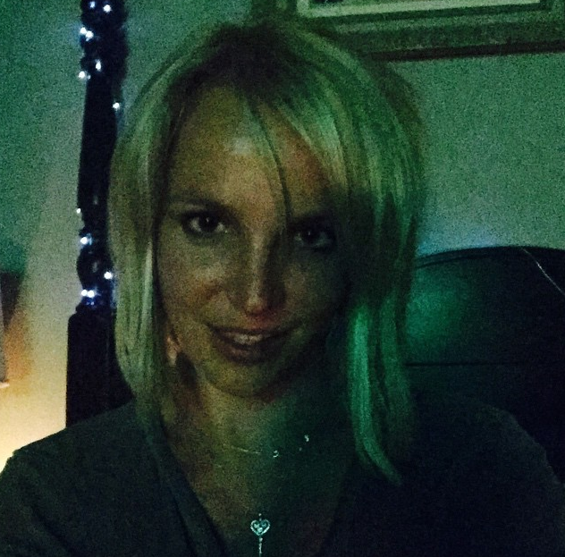 "Meu novo corte de cabelo", escreveu Britney para seus seguidores (Foto: Reprodução/Instagram)