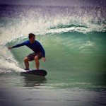 Bruno Gagliasso aproveitou para surfar durante sua passagem por Fernando de Noronha (Reprodução/Instagram)