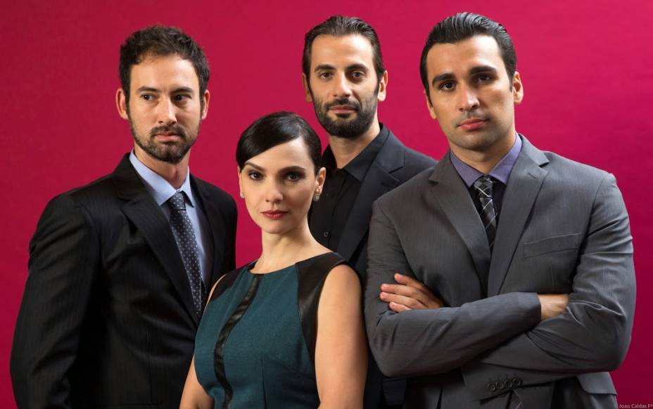 Cena de Bull, sob direção de Eduardo Muniz e Flávio Tolezani