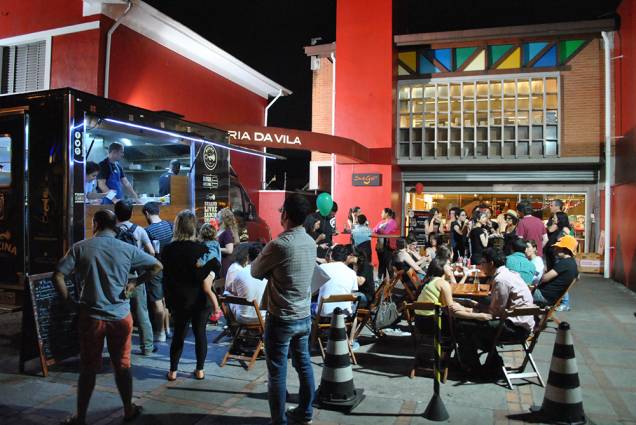 Verão na Vila: evento reúne food trucks e apresentações musicais todas as sextas de janeiro, das 17h às 21h