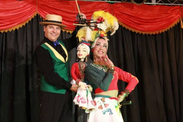 O manipulador de bonecos Virgilio Zago e o ator transformista Lana Miranda: Cabaré Show O manipulador de bonecos Virgilio Zago e o ator transformista Lana Miranda: Cabaré Show