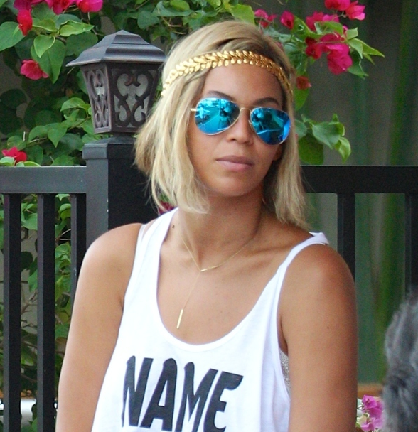 Beyoncé surge com o cabelo chanelzinho depois de cortar os apliques