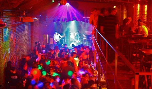 Casa é especializada em shows de rock