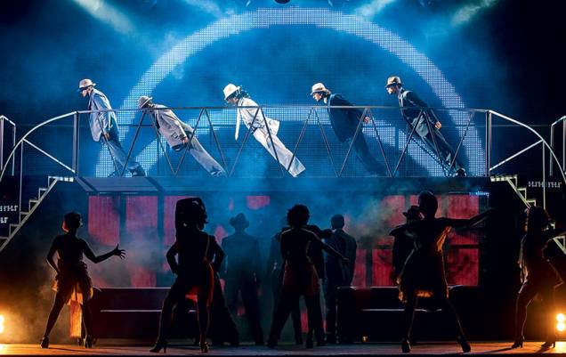 A coreografia de Smooth Criminal: trinta músicas no repertório