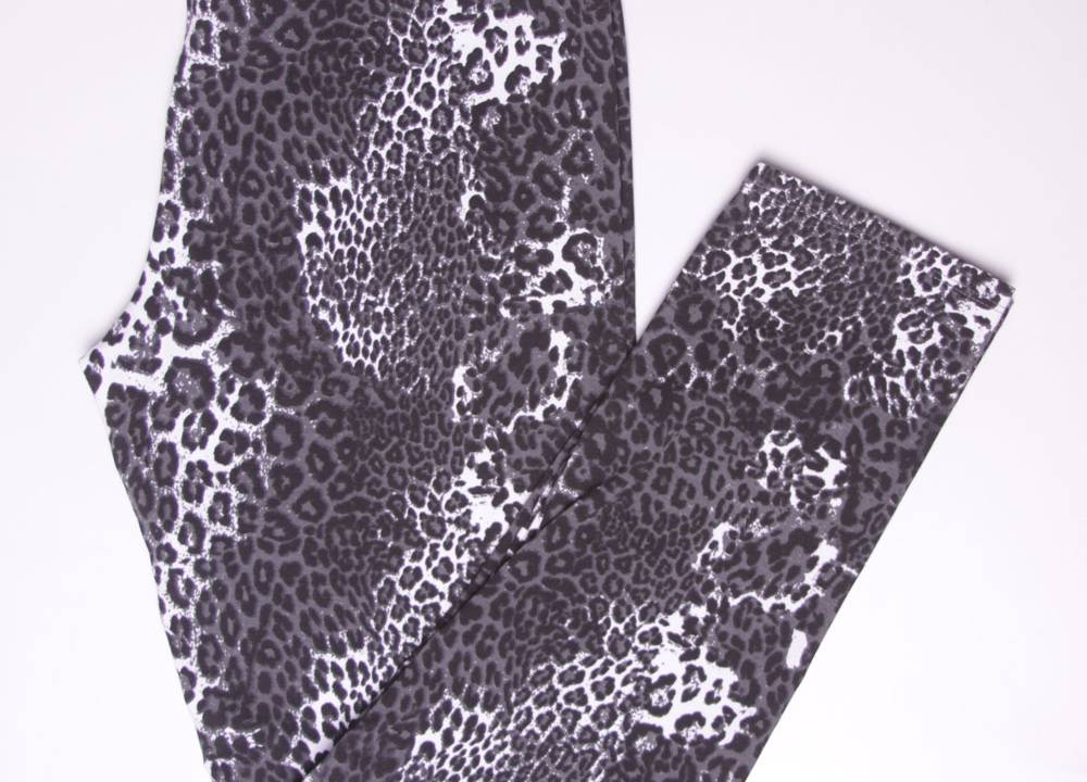 Calça de oncinha