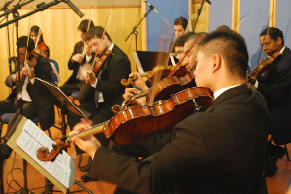 Orquestra de cordas é formada por alunos do curso de Música da Faculdade Cantareira Orquestra de cordas é formada por alunos do curso de Música da Faculdade Cantareira