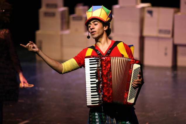 O musical traz Artur, um menino de 8 anos que vê a vida mudar após a separação dos pais O musical traz Artur, um menino de 8 anos que vê a vida mudar após a separação dos pais