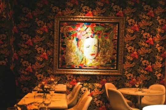 Obras de Ivald di Granato decoram o restaurante