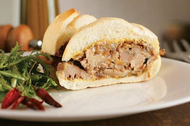 Para experimentar lá mesmo: sanduíche de pernil na mostarda Para experimentar lá mesmo: sanduíche de pernil na mostarda