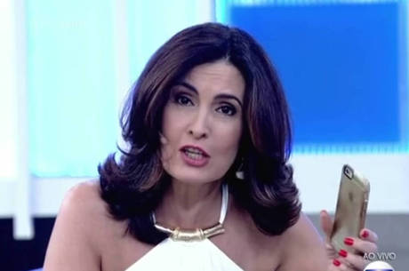 Fátima Bernardes explica a gafe ao vivo (Foto: Reprodução)