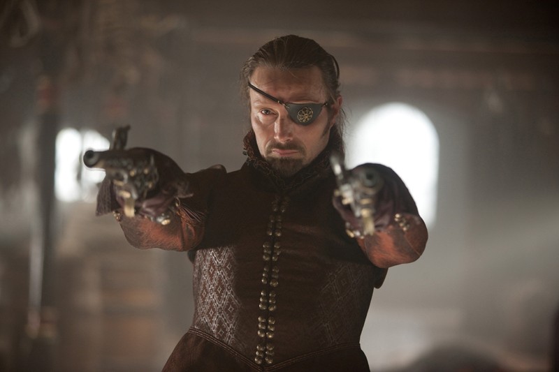 O ator Mads Mikkelsen como Rochefort: Os Três Mosqueteiros 3D