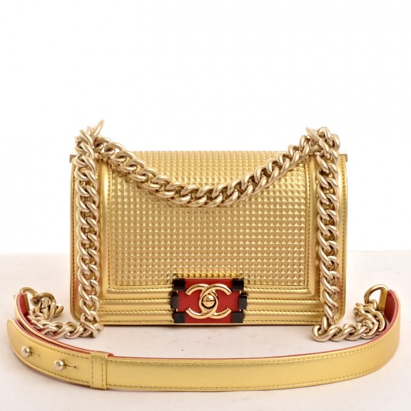 Chanel dourada. De R$ 7 500,00. por R$ 5 000,00. (Foto: divulgação)