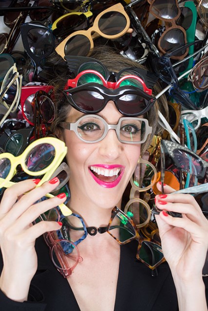 Chantal: parte de seu closet é dedicada aos óculos (Foto: Leo Martins)