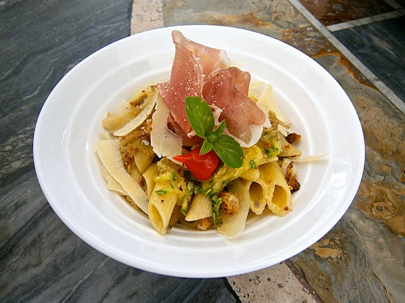 Receita do chef Laurent Suaudeau: salada de macarrão