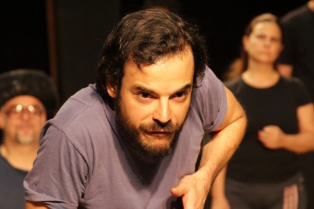 Chico Carvalho é o protagonista da montagem Ricardo III