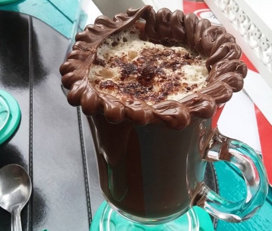 Chocolate Quente com Nutella - La Basque-poa