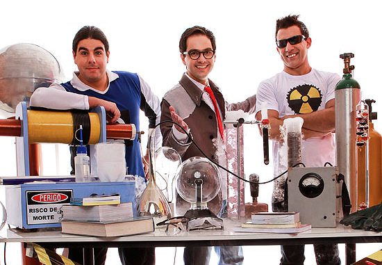 O trio do Ciência em Show: divertidas lições de física e química para ensinar aos menores