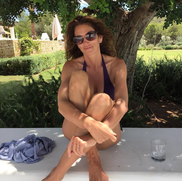 A modelo Cindy Crawford em clique feito pelo marido, Rande Gerber, durante férias em Ibiza, em agosto deste ano